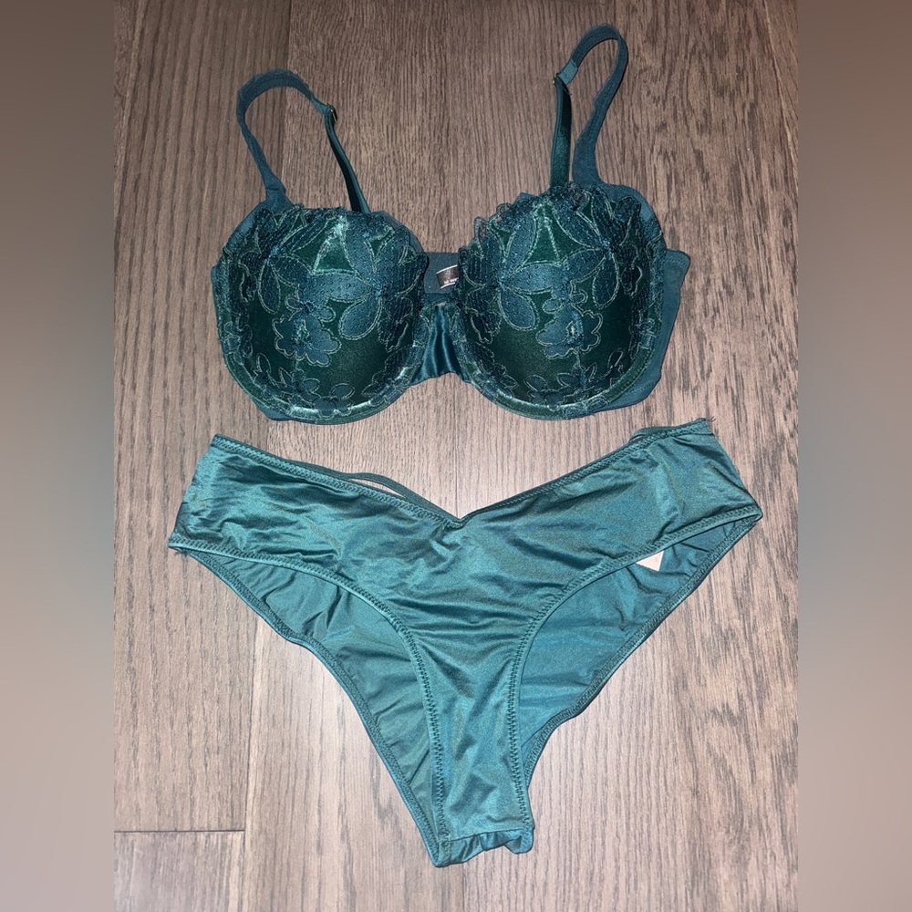 NWT Victoria's Secret Velvet Ziggy Glam Bra and Strappy Satin Panty Set Green